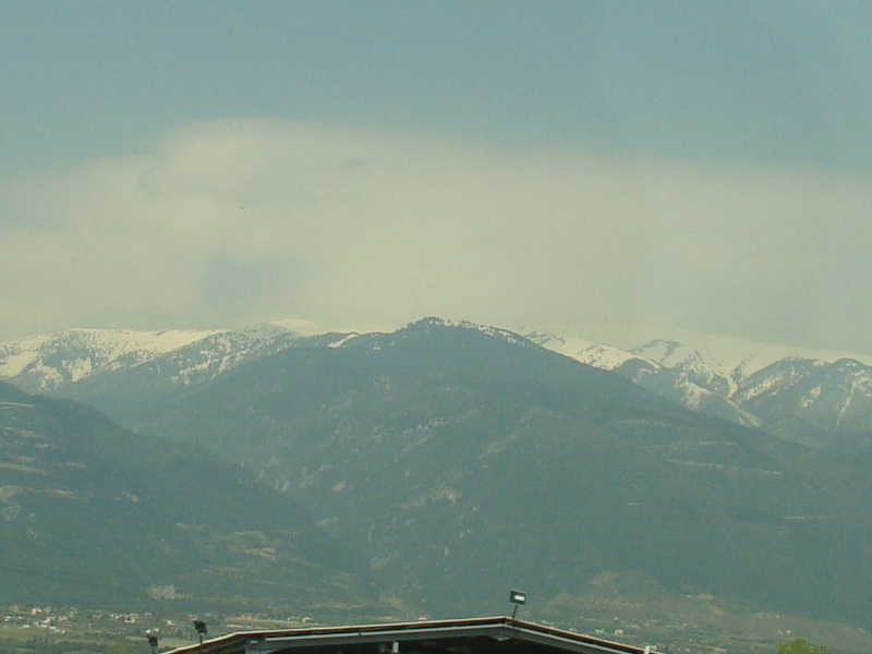 Le mont Olympe en pertie caché derrière les nuages.jpg